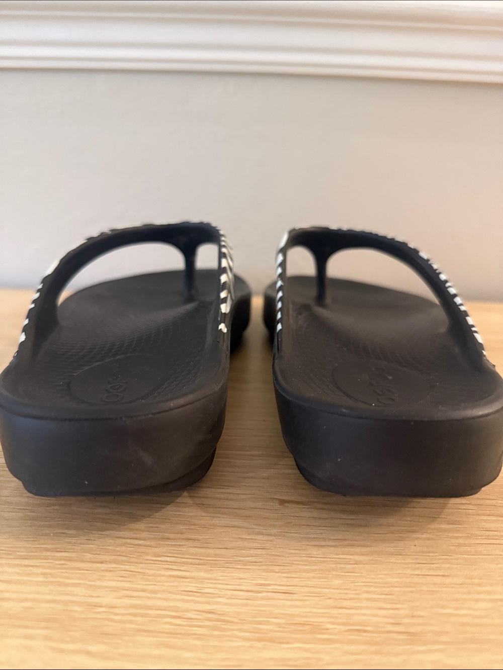 OOFOS Women's Limited Edition Thong Sandals Size 9 - Picture 5 of 6